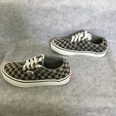 Vans Checkered Classic Skating Shoes, Youth 1.0/EU 31.5 (Grey/Black)