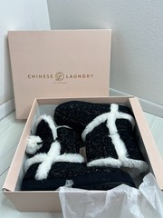 NWT Chinese Laundry Black Sweater Boots Size SM 5-6 Kids Teens. Rare Find