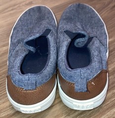 Old Navy – Kid’s Gender-Neutral Chambray Slip-On Sneakers – Size 3