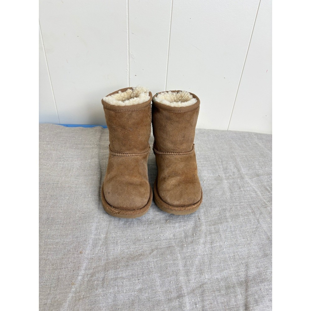 UGG Classic Short Boots Kids Size 11 Chestnut Suede Sheepskin 1017703T