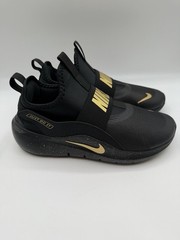 Nike Flex Runner 4 SE (GS) Slip On Sneaker,Youth 6Y,EU 38.5,Black/Gold,DAMG. BOX