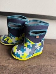 BOGS Classic Medium Camo Rainboots Toddler Colorful Waterproof Comfortable sz 4
