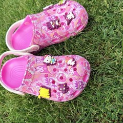 🧸 Crocs classic clog With Tags 🏷️ Hello Kitty Size J3