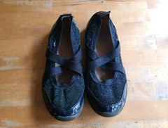 Children’s Size 1 Kohl’s Navy Blue Glitter Criss Cross Strap Mary Jane Shoes