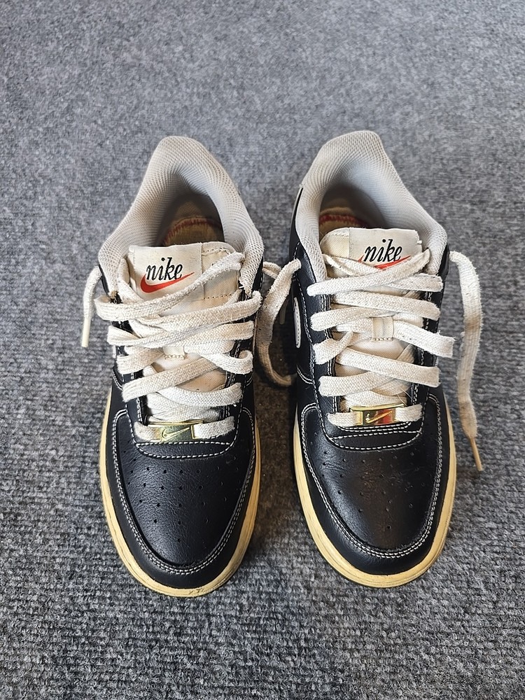 Nike Air Force 1 ‚White Stitching‘ Black Sneaker No Insoles Size 6Y DB1560-001