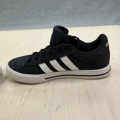 Adidas Boys Youth Size 2.5 Black White Tennis Athletic Shoes Sneakers