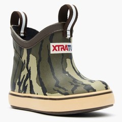 Xtratuf Kid’s Ankle Deck Boot – Mossy Oak Bottomlands XKABMOB
