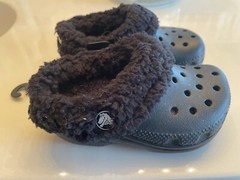 NEW Child Size C 6-7 Crocs Mammoth Kids Slip On Black Fuzzy And Black Lining