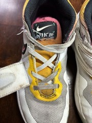 Level SS -Nike Team Hustle D11 Low Doodles FJ7689-101 13.5C