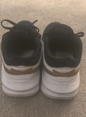 Nike Team Hustle Black White Metallic Gold Sz 6 Y AQ4225-004 basketball