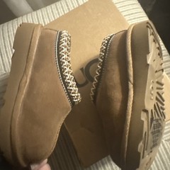 UGG Tasman LTA „Chestnut“ Slipper Size 8T