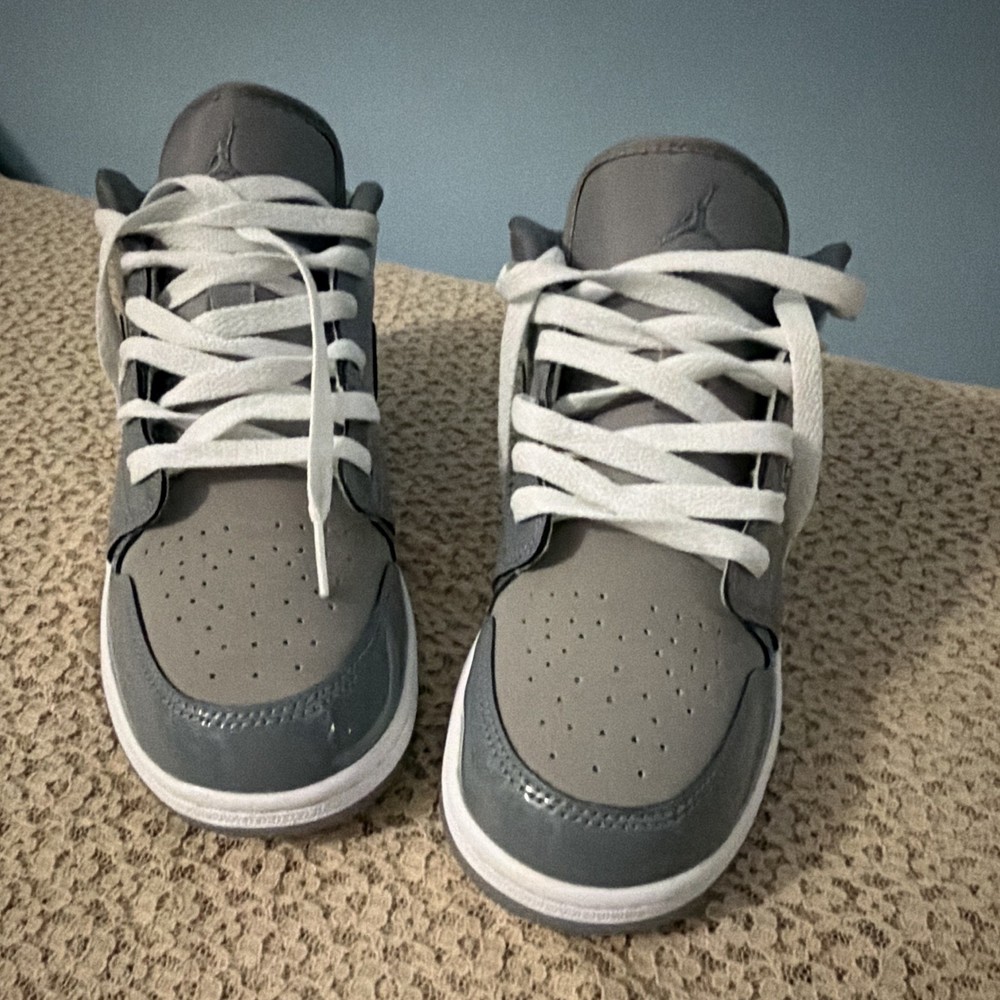 Jordan Air Jordan 1 Low Gray/White Unisex Kids 6.5Y Sneakers HF3188-011