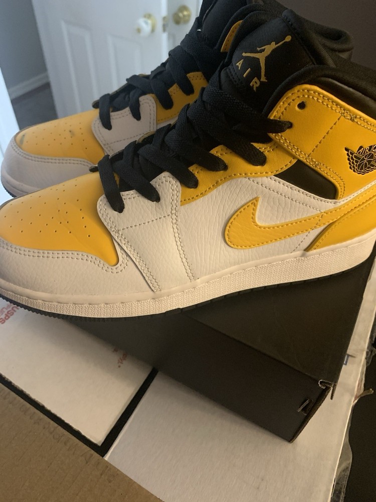Jordan Air Jordan 1 Mid GS White University Gold Black Leather 6.5Y 554725-170