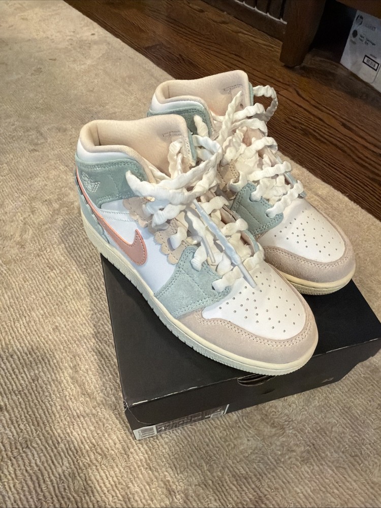 Size 5.5 (GS) – Jordan 1 Mid SE Scalloped Edge
