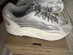 Adidas Yeezy Boost 700 V2 Static Unisex Kids HQ6966 Grey/Cream Size 2.5