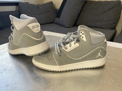 Jordan Flight 2 Gray/White Mid-Top Lace-Up Sneakers Youth 5.5Y EU38