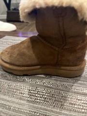 UGG Kids Bailey Button Short ChestnSuede Sheepskin Boots Youth Size 9,(1017400T)