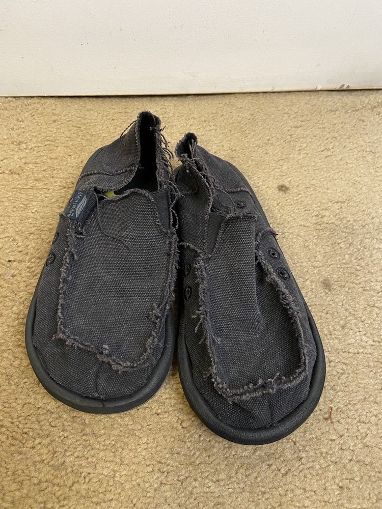 euc Maui Island kids 4m Charcoal Canvas Shoes