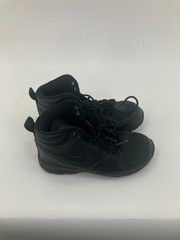 Nike Manoa Leather BQ5372-001 Boots Kids US 5.5 Black Lace Up Round Toe Ankle