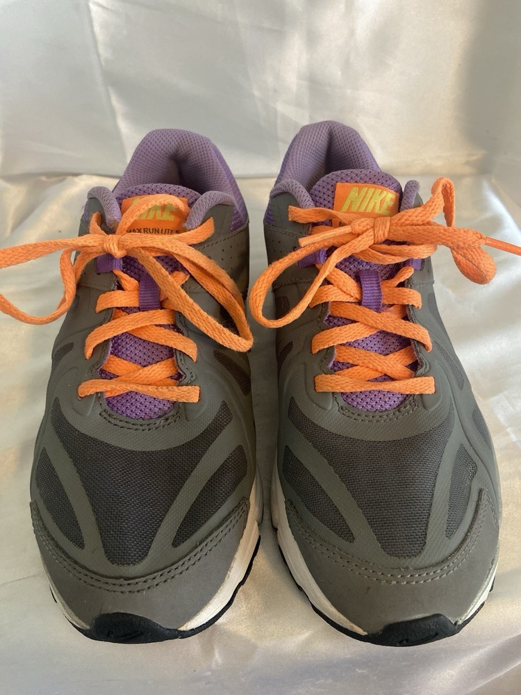 Nike Air Max Kids (G.S.) 3 1/2 Sneaker very good condition