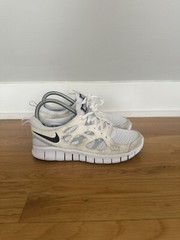 NIKE (GS) FREE RUN 2/ WHITE/BLACK/GREY/ 5.5 YOUTH/ DD0163-100