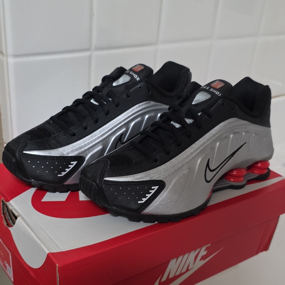 Nike Shox R4 Metallic Silver Black Size 5.5Y Womens 7 Running Shoes CW2626-005
