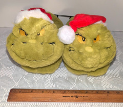 The Grinch Christmas Santa Hat Plush Fur Kids Slippers Boys Girls Size L13-1 NEW
