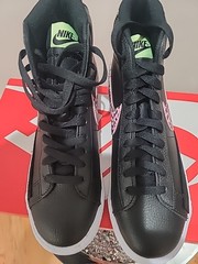 Nike Blazer Mid Gs Black /Pink Rise- Barely Volt Noir, Rose Du Matin 6.5 (Y)