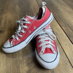 Converse Chuck Taylor All Star Low Top Red White Stars Unisex Juniors 4 /Women 6