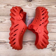 Crocs Echo Clog Color: Lava Orange Kids Size J5 / Women’s Size 7