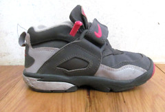Nike Air Diamond Turf 407913-600 Gray Pink Hook & Loop Boys 9