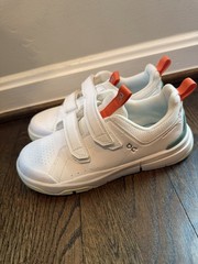 On The Roger Hook and Loop Sneakers 3KE10010840 White/Green Size 2.5 Kids