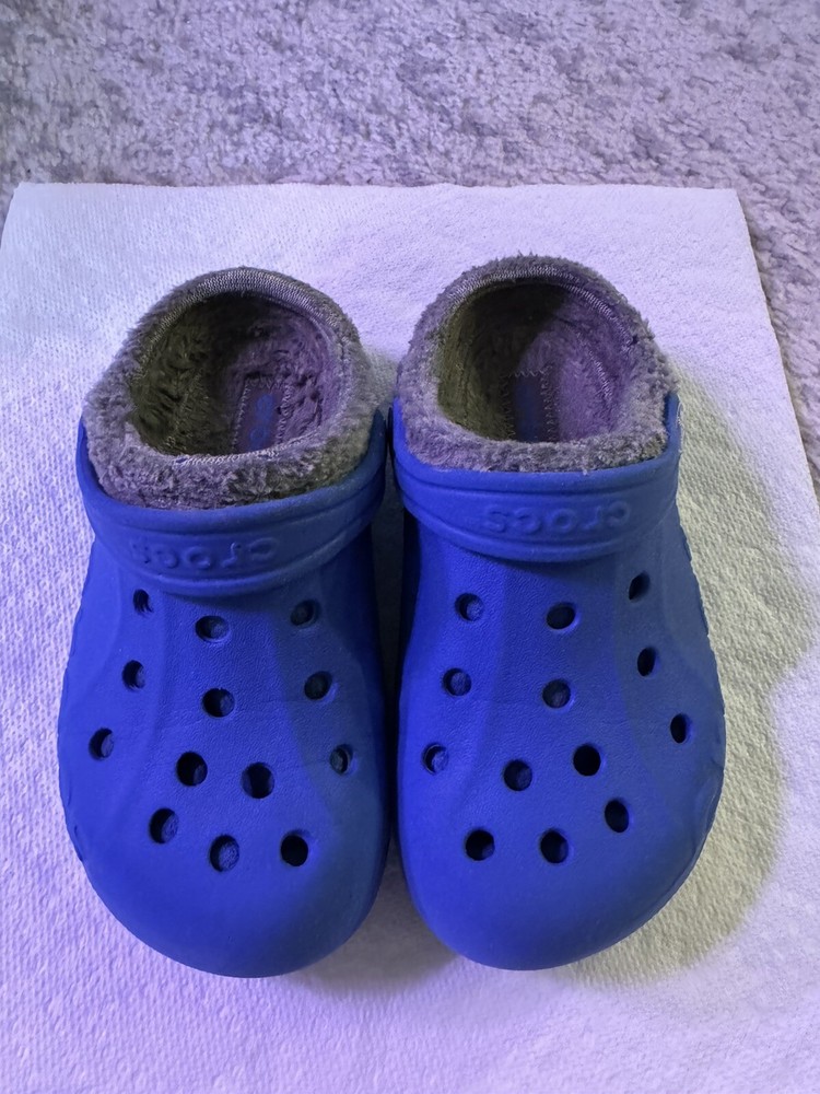 Crocs Kids‘ Classic Lined Fuzzy Clogs Size C8 Sky Blue
