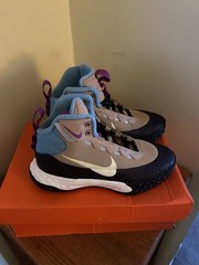 Nike Terra Scout Size 2 Youth