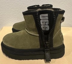 New UGG Australia Kids Classic Mini Zipper Tape Logo Boots Toddler Size 10