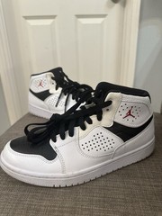 Jordan Access White Black University Red (GS) 6.5y AV7941-101 youth sneakers