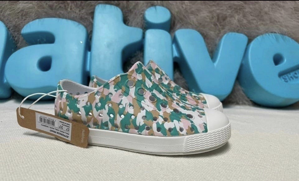New Native Shoes Jefferson print KONPEITO Teal White Pink Print 13100101-8710