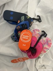 Child 5-6 Pink Water shoes And Black Jellyfish Flip Flops