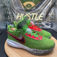 Nike Lebron XX 20 ‚Stocking Stuffer‘ Green Sneakers (GS) Size 6.5Y