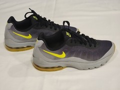 Junior’s Nike AIR Max INVIGOR