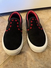 Vans LE Hearts Vans Black With Red Hearts. Kids Sz 3. Excellent Pre Owned!!