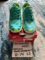 DS 2016 Nike Roshe Two Hyper Turquoise Metallic White Volt GS Sz 4.5Y
