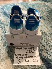DS 2017 Adidas Pharrell Williams Tennis Hu Bright Blue & White Juniors Sz 5