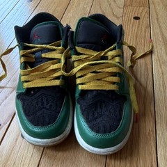 Jordan Nike lows US 8.5 Christmas color way exclusive