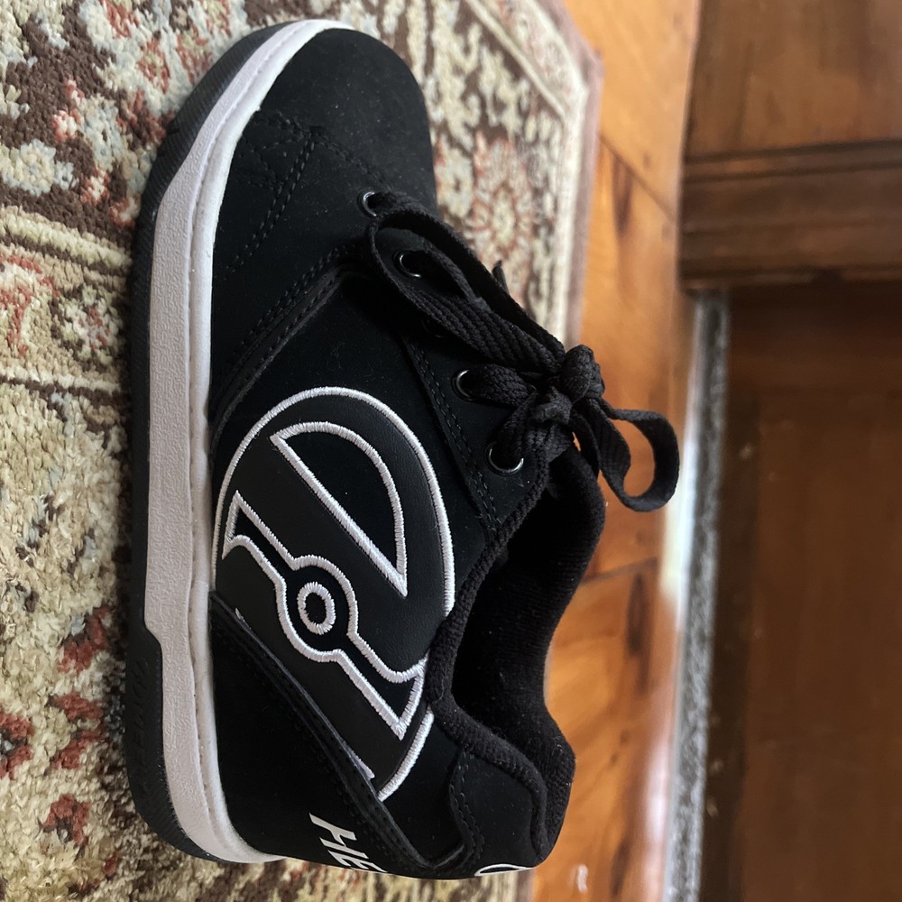 Heelys Youth Size 2 Black & White Wheeled Skate Sneakers Shoes Style# 770362