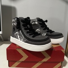 NEW – BILLY Classic High Top, Grey Camo, Toddler size 10