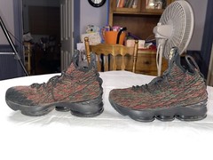 Nike Air Max LeBron 15 GS BHM Size 5Y Black/Red/Green/Metallic Gold 943762-900