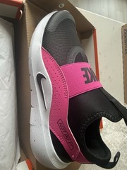 Nike Flex Runner 4 (PS) Slip-On Lightweight Unisex Kids Sneakers 2Y Black Pink