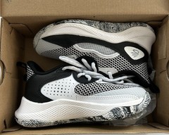 Under Armour PS CURRY 3Z 24 Boys Size 7Y White W/ Black Basketball Sneakers New