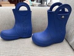 Crocs Handle It- Kids Pull On Rain Boots Waterproof Boots Blue Size: C9